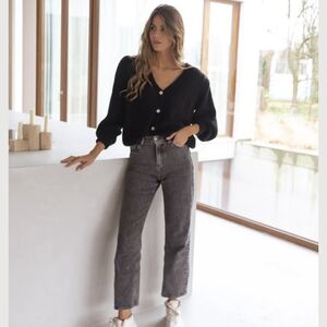 Classic High-Rise Straight Leg Jeans in Washed Gray